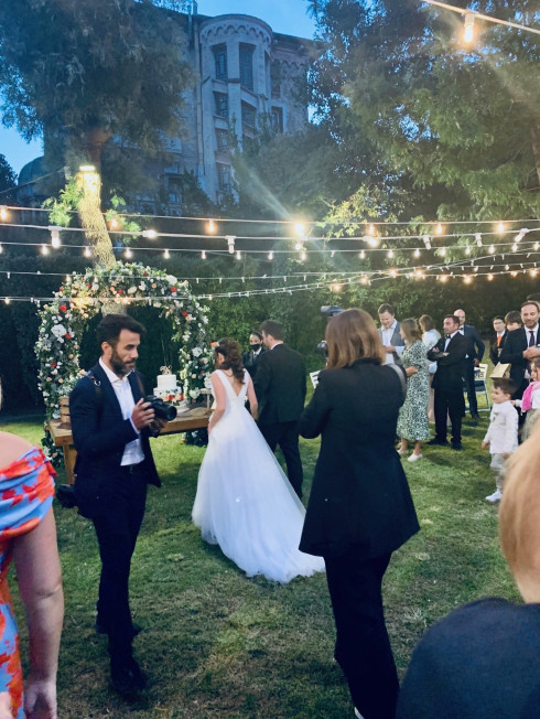 Filly and Jay in the venue grove walking to cut the cake.