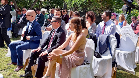 The Italian side of the wedding guests sat down.